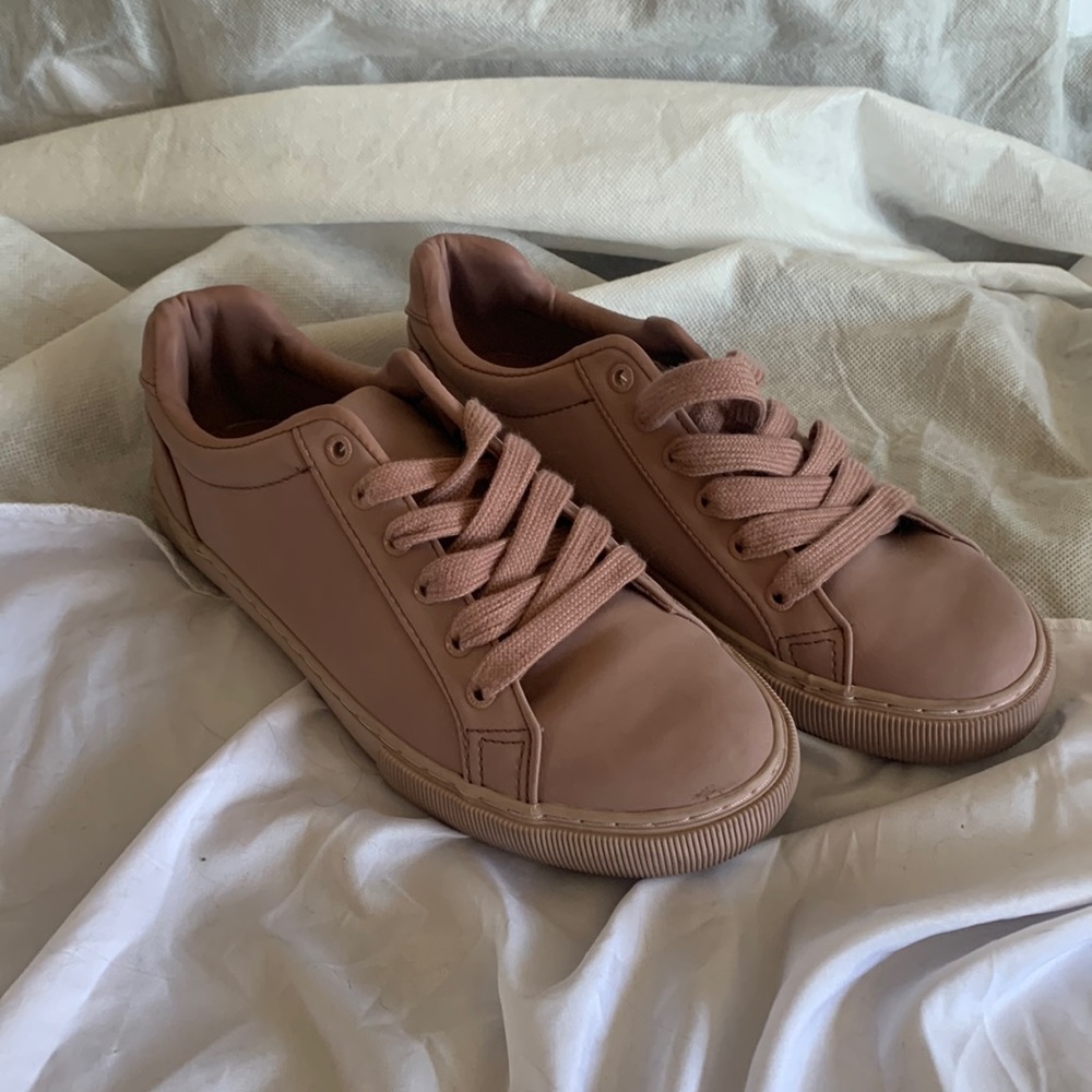 Mauve sneakers